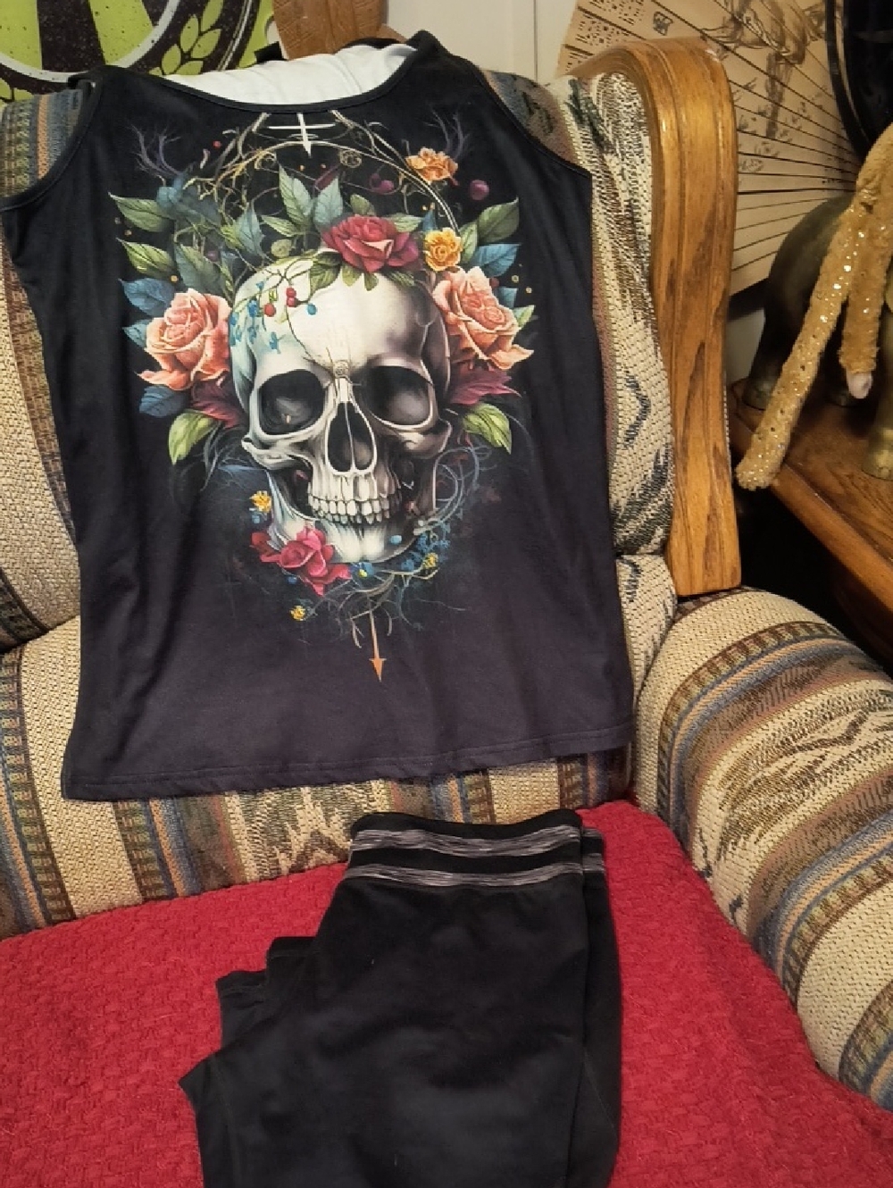 Black Floral Skull Tank Top with Capri Leggings L